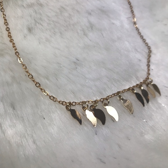 Faux Gold Feather Shape Leaf Charm Choker Necklace - Picture 8 of 8